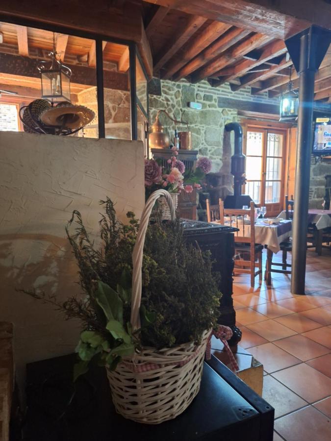 Hostal El Patio Restaurante San Bartolomé de Pinares Exteriér fotografie