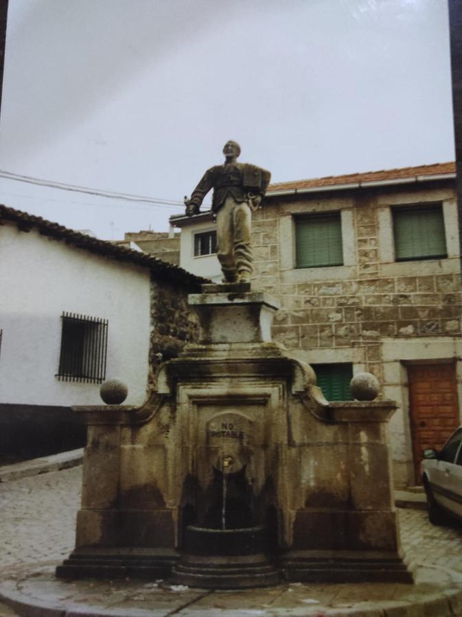 Hostal El Patio Restaurante San Bartolomé de Pinares Exteriér fotografie